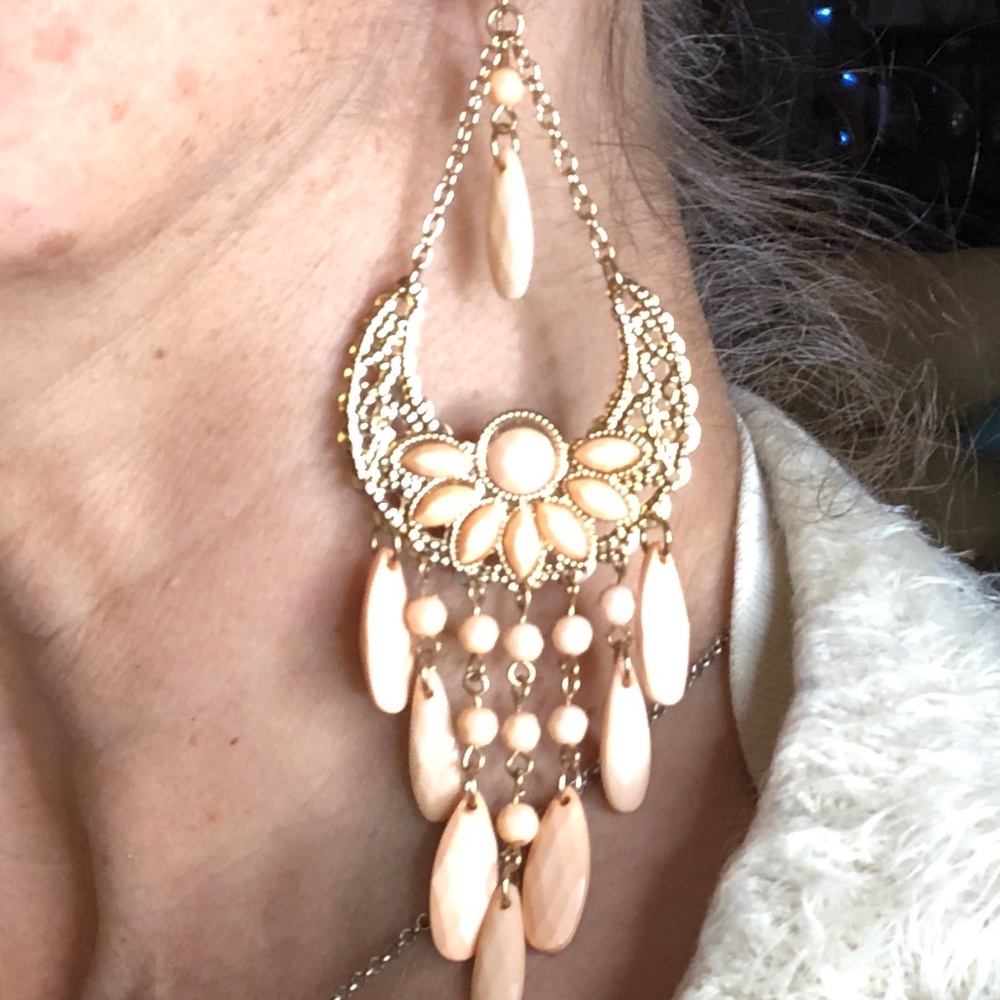 Vtg 90s/Y2K Boho Gold Filigree Peach Beads Dangling Chandelier Pierced Earrings